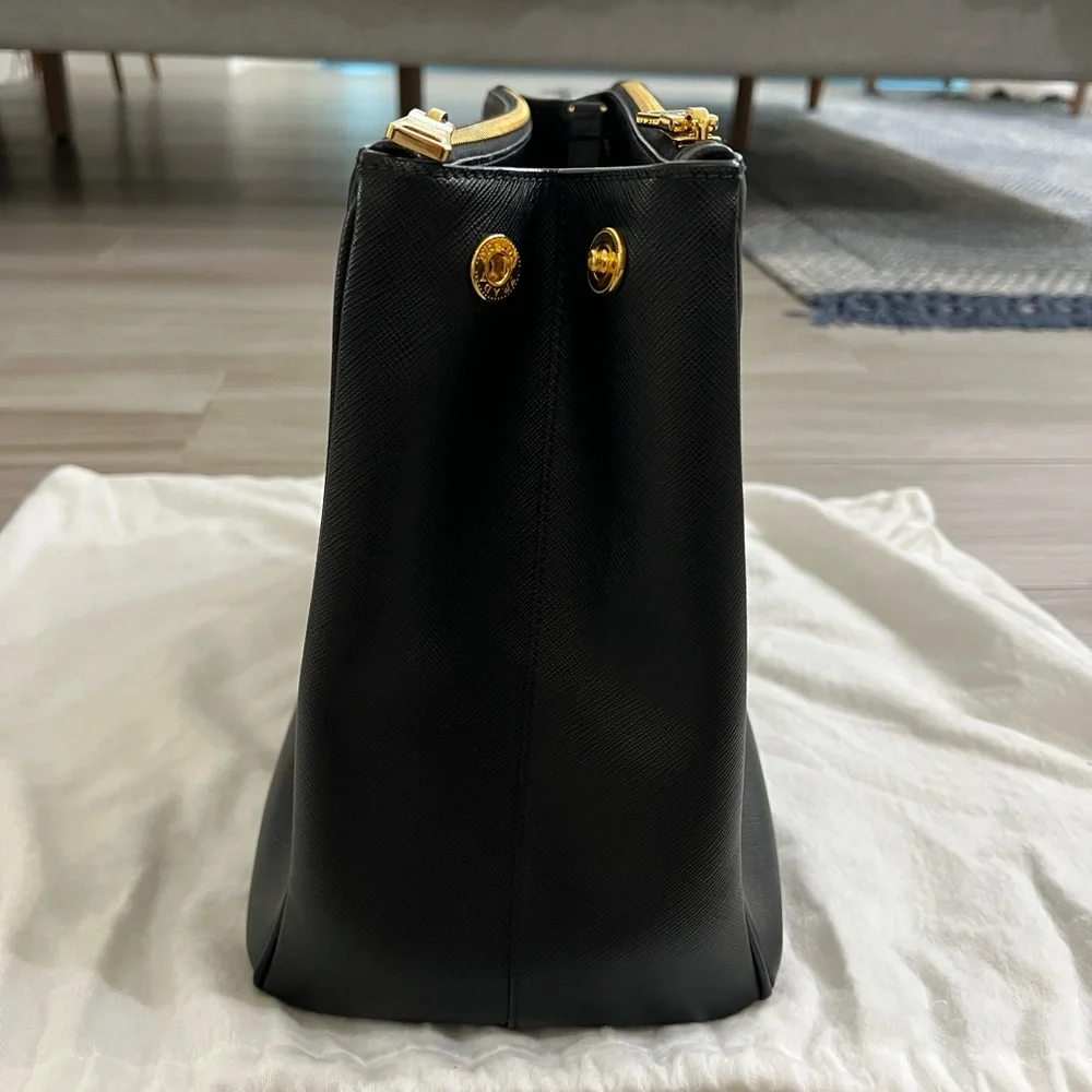 Large Prada Galleria Saffiano leather bag - Picture 8 of 9